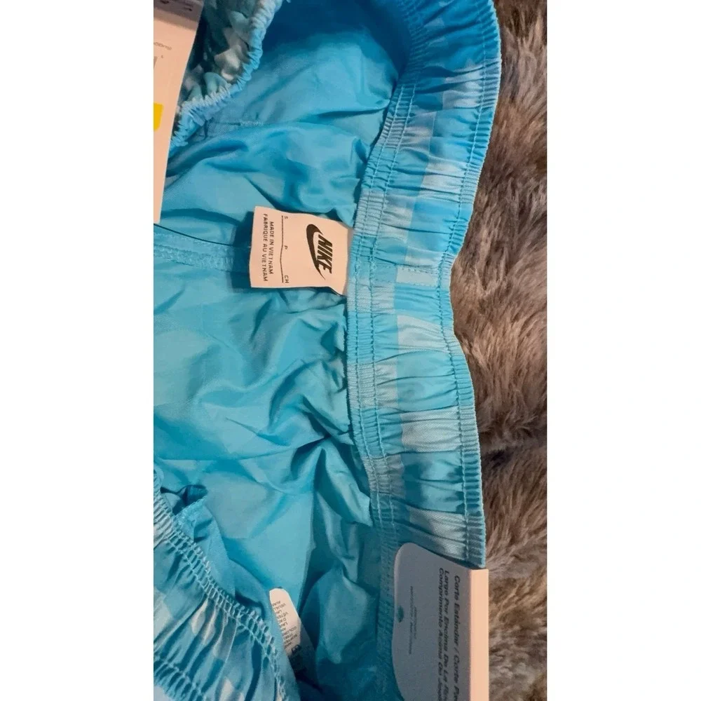 Men's size SMALL Nike dri-fit athletic shorts.  Standard fit. Above knee length.